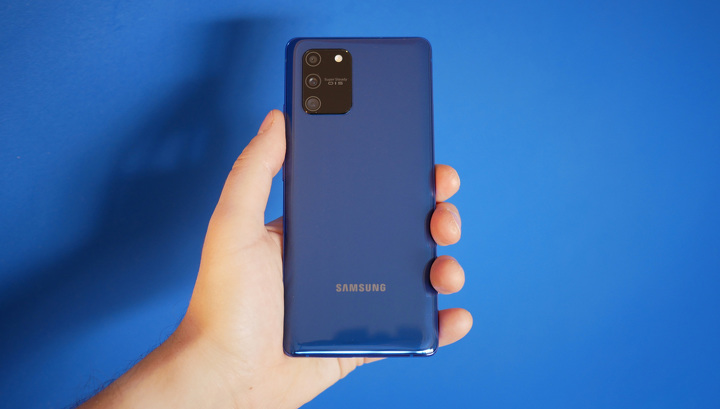   Samsung Galaxy S10 Lite:    