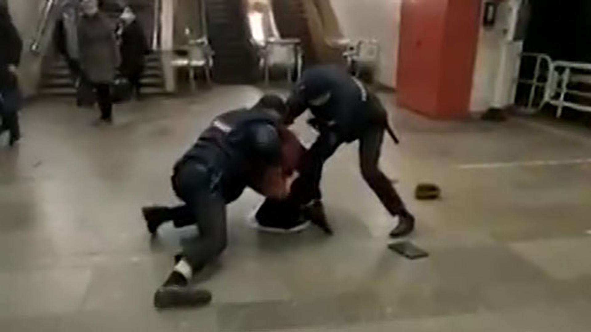 Нападение на полицию в Московском метро