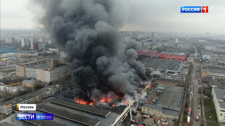 Мощный пожар на юге Москвы: первые версии