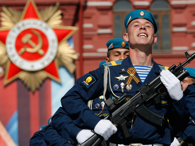 Большинство россиян уверены, что армия защитит их от любых угроз