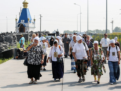 Колонны крестного хода прибыли в Киев