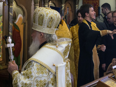 Патриарх Кирилл впервые отслужил литургию с сурдопереводом