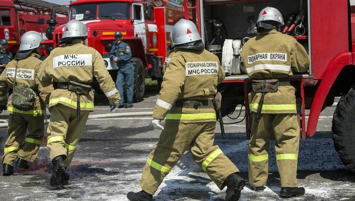 В Липецке тушат пожар на металлургическом комбинате