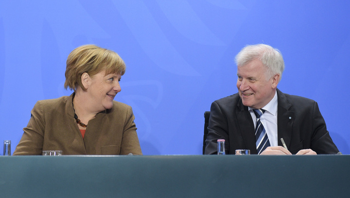 Зеехофер и Меркель пришли к компромиссу в вопросе мигрантов