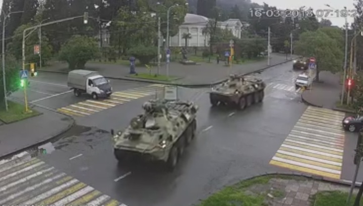 Столкновение двух бронетранспортеров в Абхазии попало на видео