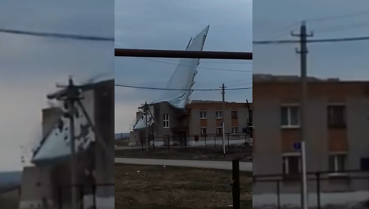 Ураганный ветер оставил без крыши дом культуры в Самарской области
