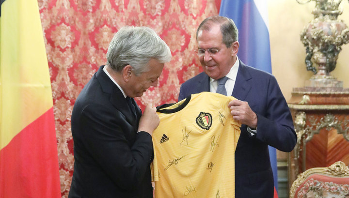 Рейндерс подарил Лаврову футболку сборной Бельгии