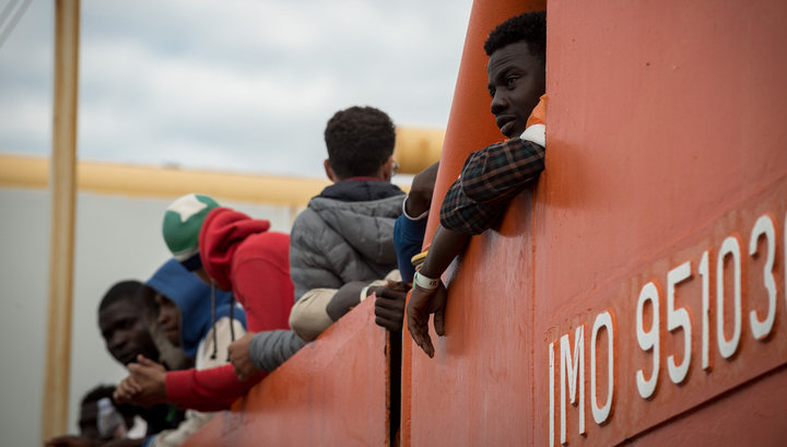 У западного побережья Ливии береговая охрана спасла более 450 мигрантов