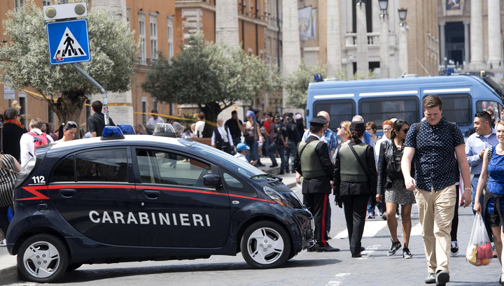 У Ватикана автомобиль наехал на пешеходов, пять человек пострадали