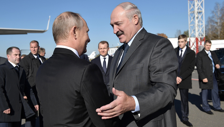 Лукашенко прокатил Путина на раритетном внедорожнике и накормил драниками