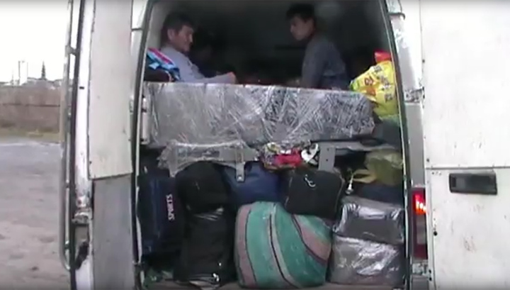 Сотрудники ДПС задержали и сняли на видео перевозящий 20 человек семиместный микроавтобус