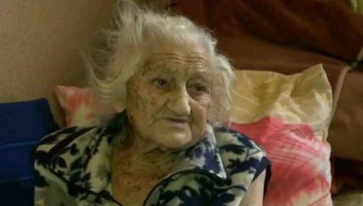 Не дождалась жилья: 103-летняя вдова ветерана умерла в доме без удобств