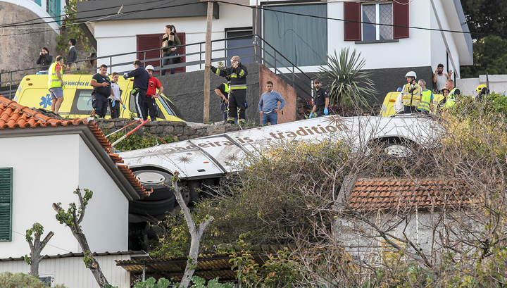 Авария на Мадейре: туристы погибли, водитель и гид выжили