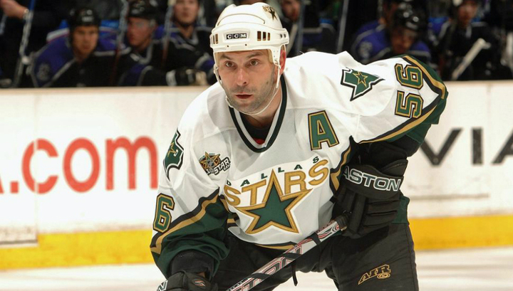 Сочинский защитник Сергей Зубов включен в Зал хоккейной славы в Торонто