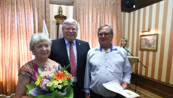 Более 60 супружеских пар Томской области получили награды 