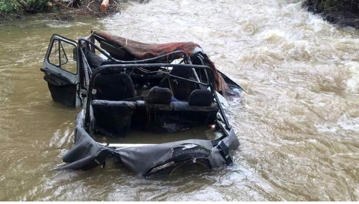 Затонувший УАЗ: найдено тело десятой жертвы