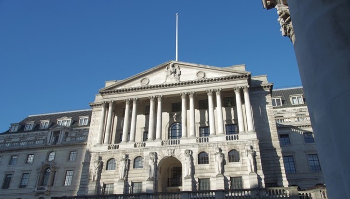 Банк Англии теряет доверие общественности