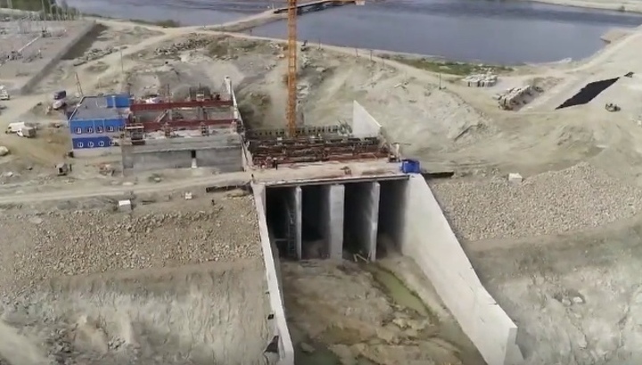 В районе Белопорожских ГЭС перекрыли русло реки Кемь