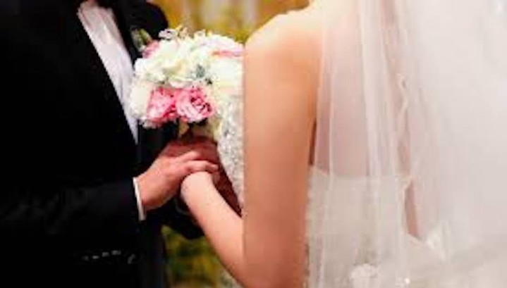 Люди встречаются, люди влюбляются: топ-10 регионов РФ по количеству браков