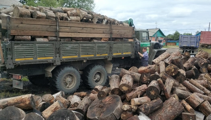 Первую партию дров для подтопленцев Амурской области уже развозят по районам