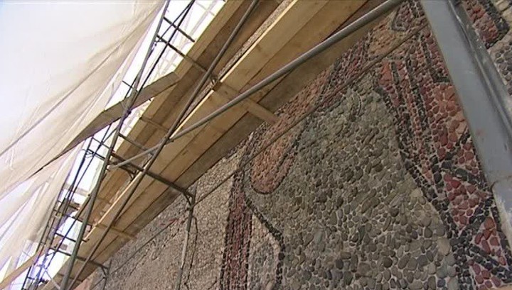 В Красноярске начали реконструкцию мозаичного панно 