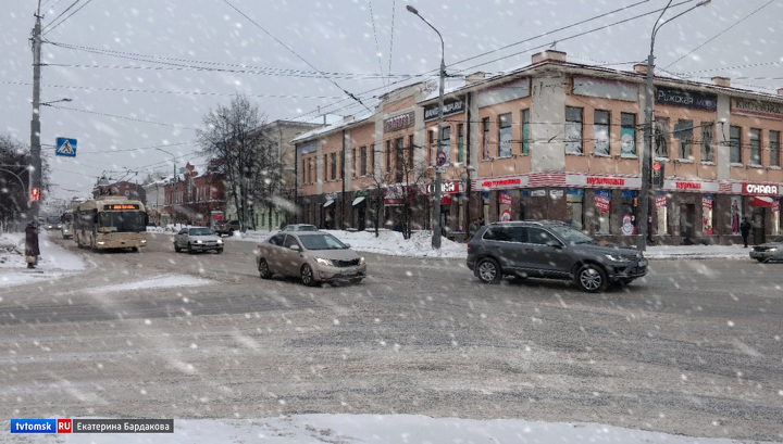 Техника готова к устранению последствий первого снегопада на дорогах Томской области