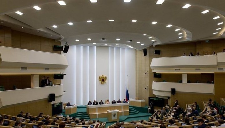Совет Федерации одобрил введение штрафов за производство порошкового алкоголя в России