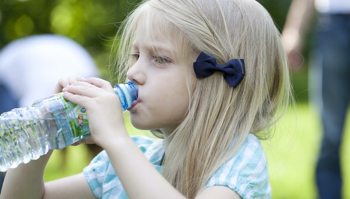 Улучшить когнитивные способности детей поможет обычная питьевая вода