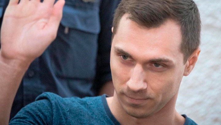 Кибермошенник Бурков оставлен под арестом до суда
