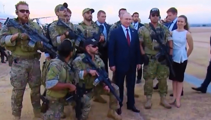 В интернете появилось фото Путина в окружении бразильского спецназа