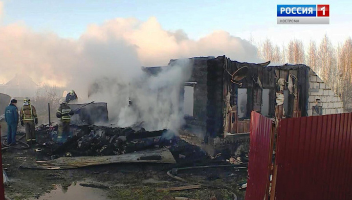 Причиной пожара в костромской деревне Калинино могло стать короткое замыкание