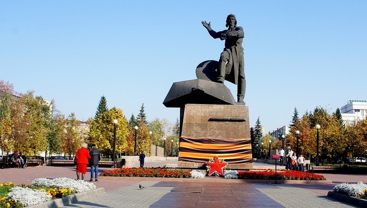 Челябинск получить. Челябинск город трудовой доблести. Челябинск город трудовой славы. Памятник трудовой доблести Челябинск. Челябинск и Магнитогорск города трудовой доблести.