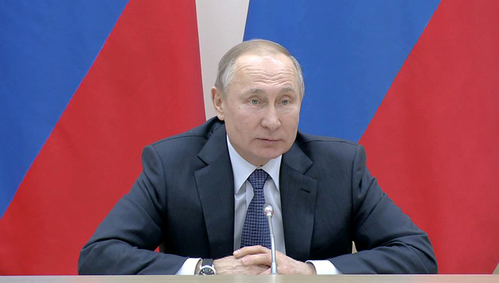 Путин обсудит поправки в Конституцию с лидерами фракций Госдумы