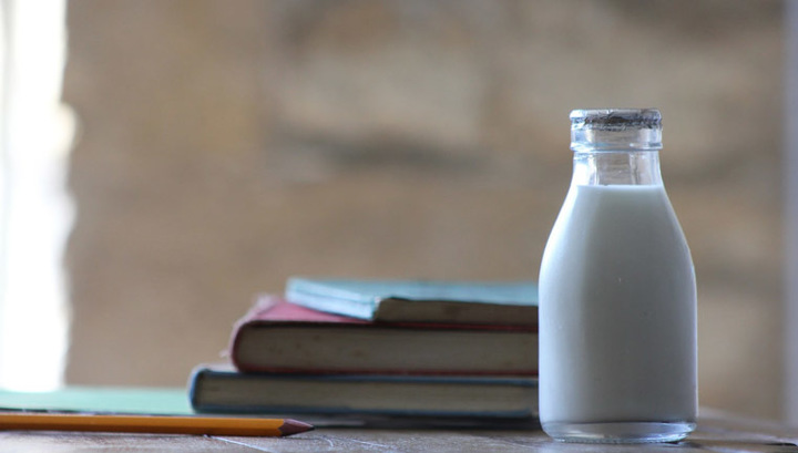 В Магнитогорске школьники начали получать бесплатное молоко