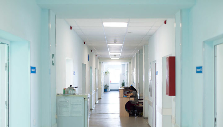 Врачи в Петушинской больницы борются за жизнь коллеги с коронавирусом