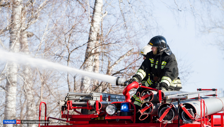 Томские пожарные отстояли от огня 6 населенных пунктов