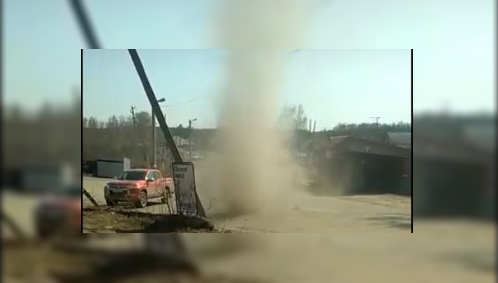 Вихрь-торнадо: необычное явление заметили в Томске
