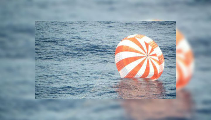 Космический грузовик Dragon успешно приводнился в Тихом океане