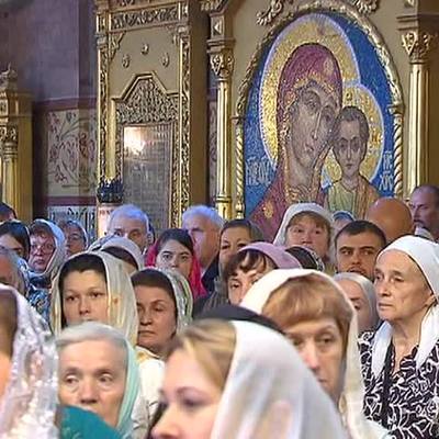Верующие отмечают День Пресвятой Троицы, или Пятидесятницу Верующие отмечают День Пресвятой Троицы, или Пятидесятницу