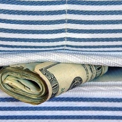 Люди чаще возвращают потерянный кошелек, если там находится крупная сумма денег Люди чаще возвращают потерянный кошелек, если там находится крупная сумма денег