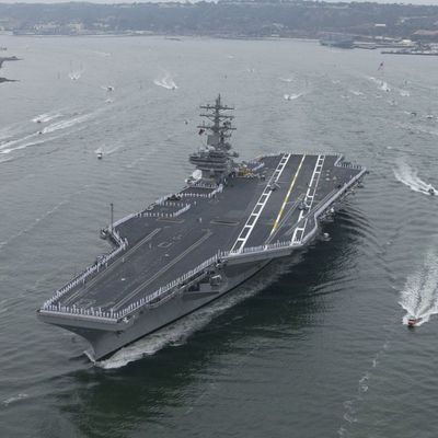Вертолет ВМС США упал на палубу авианосца Вертолет ВМС США упал на палубу авианосца