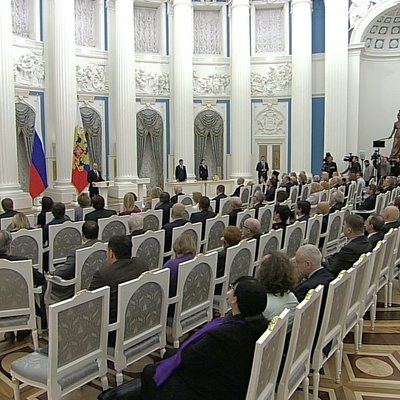 Путин вручает госпремии за выдающиеся достижения в правозащитной и благотворительной деятельности Путин вручает госпремии за выдающиеся достижения в правозащитной и благотворительной деятельности