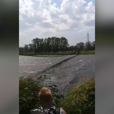 В Троицке в Новой Москве сильный ветер сдул группу подростков с подвесного моста В Троицке в Новой Москве сильный ветер сдул группу подростков с подвесного моста