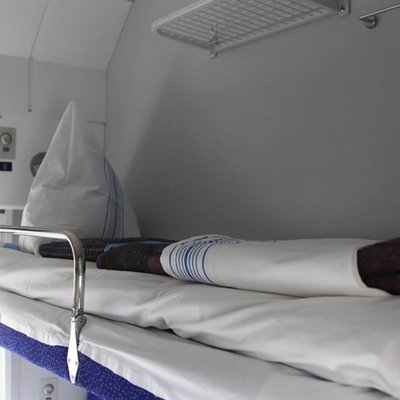 Пассажиры поездов не обязаны сдавать проводникам использованное постельное белье Пассажиры поездов не обязаны сдавать проводникам использованное постельное белье