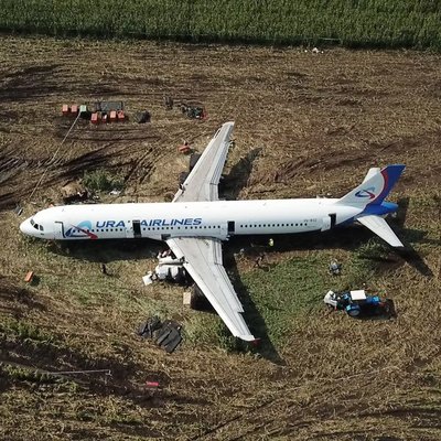 Кабину пилотов и хвост аэробуса Кабину пилотов и хвост аэробуса