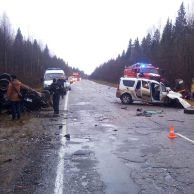 При лобовом ДТП под Вологдой погибли три человека При лобовом ДТП под Вологдой погибли три человека
