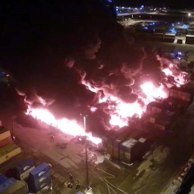 Загрязнения воздуха из-за пожара в ангаре в Петербурге не зафиксировано Загрязнения воздуха из-за пожара в ангаре в Петербурге не зафиксировано