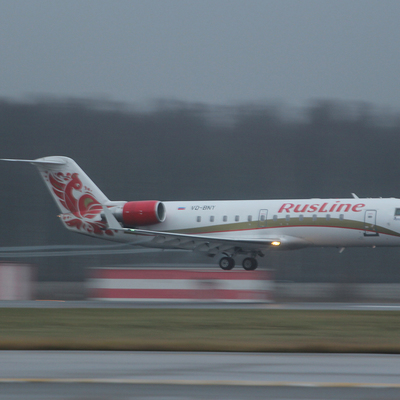 Самолет CRJ-100 экстренно сел в Йошкар-Оле из-за отказа двигателя Самолет CRJ-100 экстренно сел в Йошкар-Оле из-за отказа двигателя
