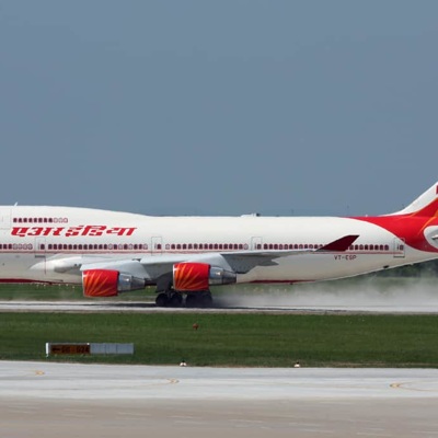 Самолет Air India при посадке в штате Керала выкатился за пределы взлетной полосы и развалился Самолет Air India при посадке в штате Керала выкатился за пределы взлетной полосы и развалился