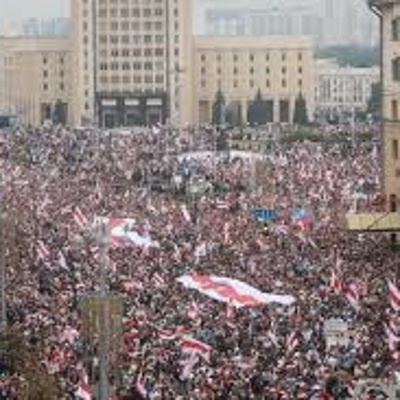 Шествие сторонников белорусской оппозиции стартовало на площади Свободы в центре Минска Шествие сторонников белорусской оппозиции стартовало на площади Свободы в центре Минска